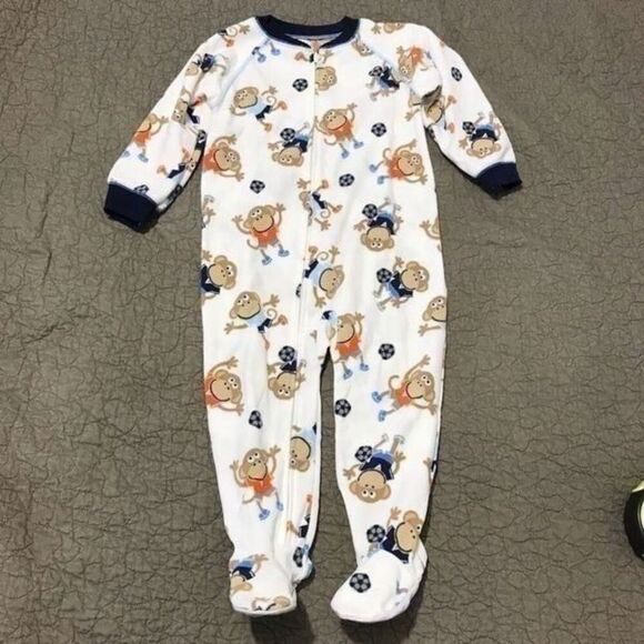 Carter’s Footies hundred percent polyester pajamas size 2T.      A293 - Picture 1 of 4